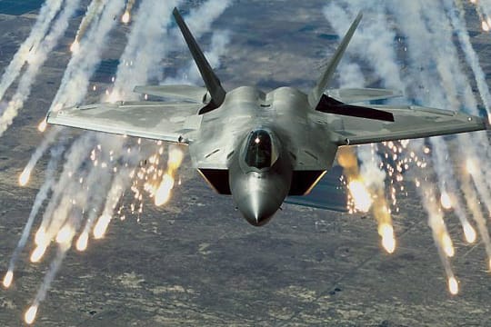 Ein F-22 "Raptor"-Kampfflugzeug (Archivbild)