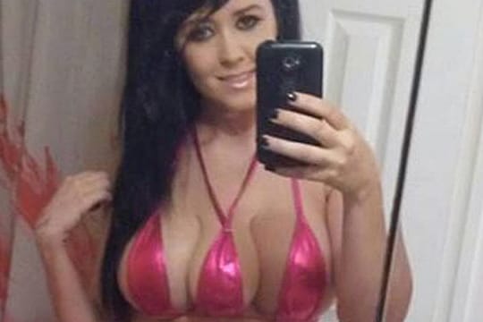 Das ist keine Fotomontage: Jasmine Tridevil aus Florida ist dreibusig