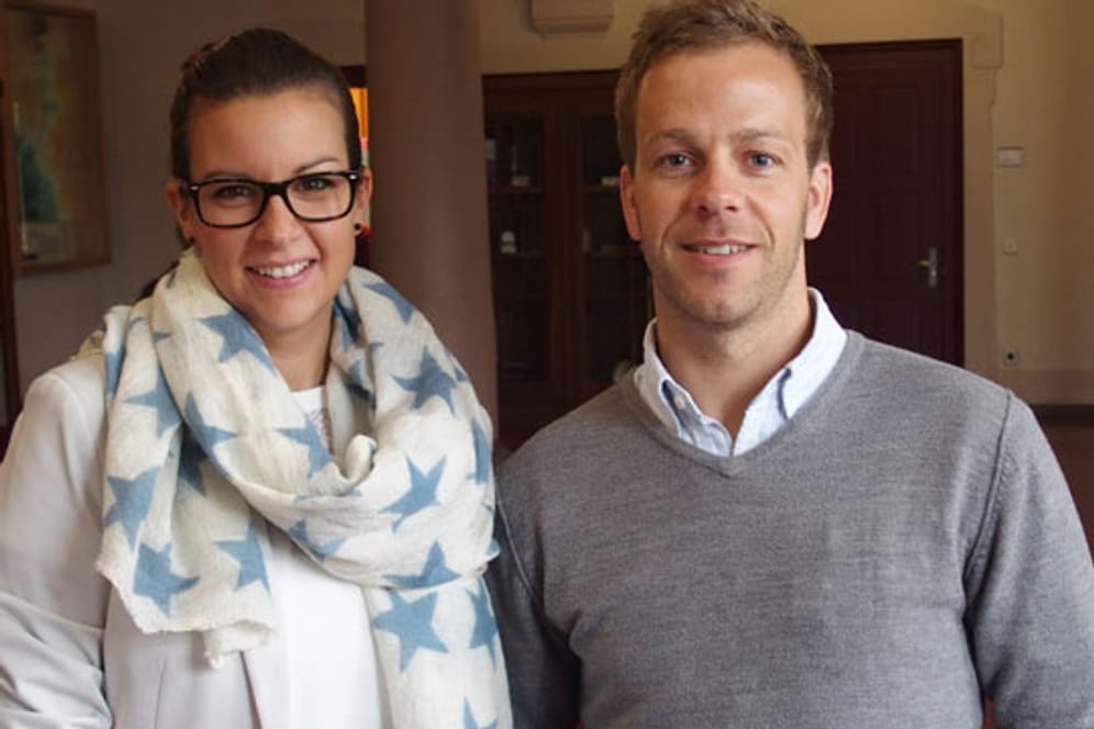Constanze Kober und Thorsten Puderbach sind Lehrer an einem Hamburger Gymnasium. Ihr Unterricht wurde ein halbes Jahr vom ZDF mit Kameras begleitet.