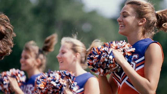 Ob zum Spaß oder für eine Sportmannschaft: Cheerleading macht gute Laune und hält fit