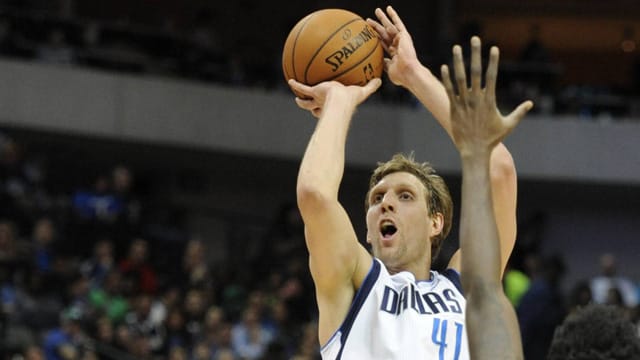 Dirk Nowitzki beim Wurf