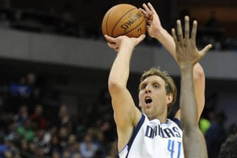 Dirk Nowitzki beim Wurf