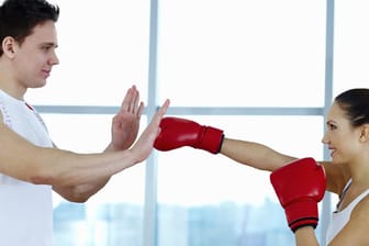 Beim Kickboxen werden viele Dinge gleichzeitig trainiert: Kraft. Ausdauer, Reaktion und Koordination