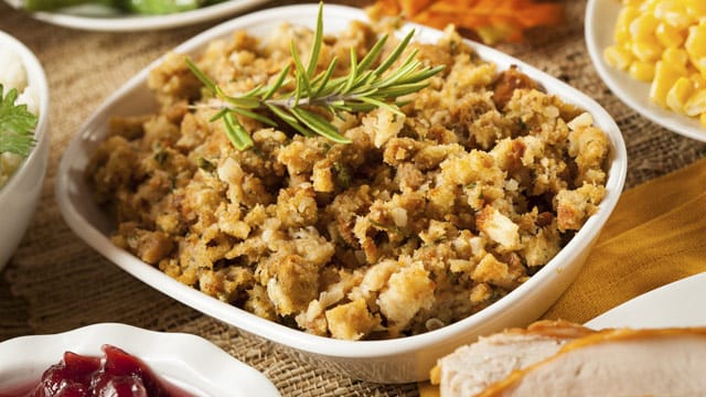 Stuffing ist ein wichtiger Bestandteil des traditionellen Thankgiving-Essens