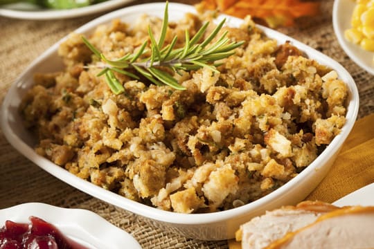 Stuffing ist ein wichtiger Bestandteil des traditionellen Thankgiving-Essens