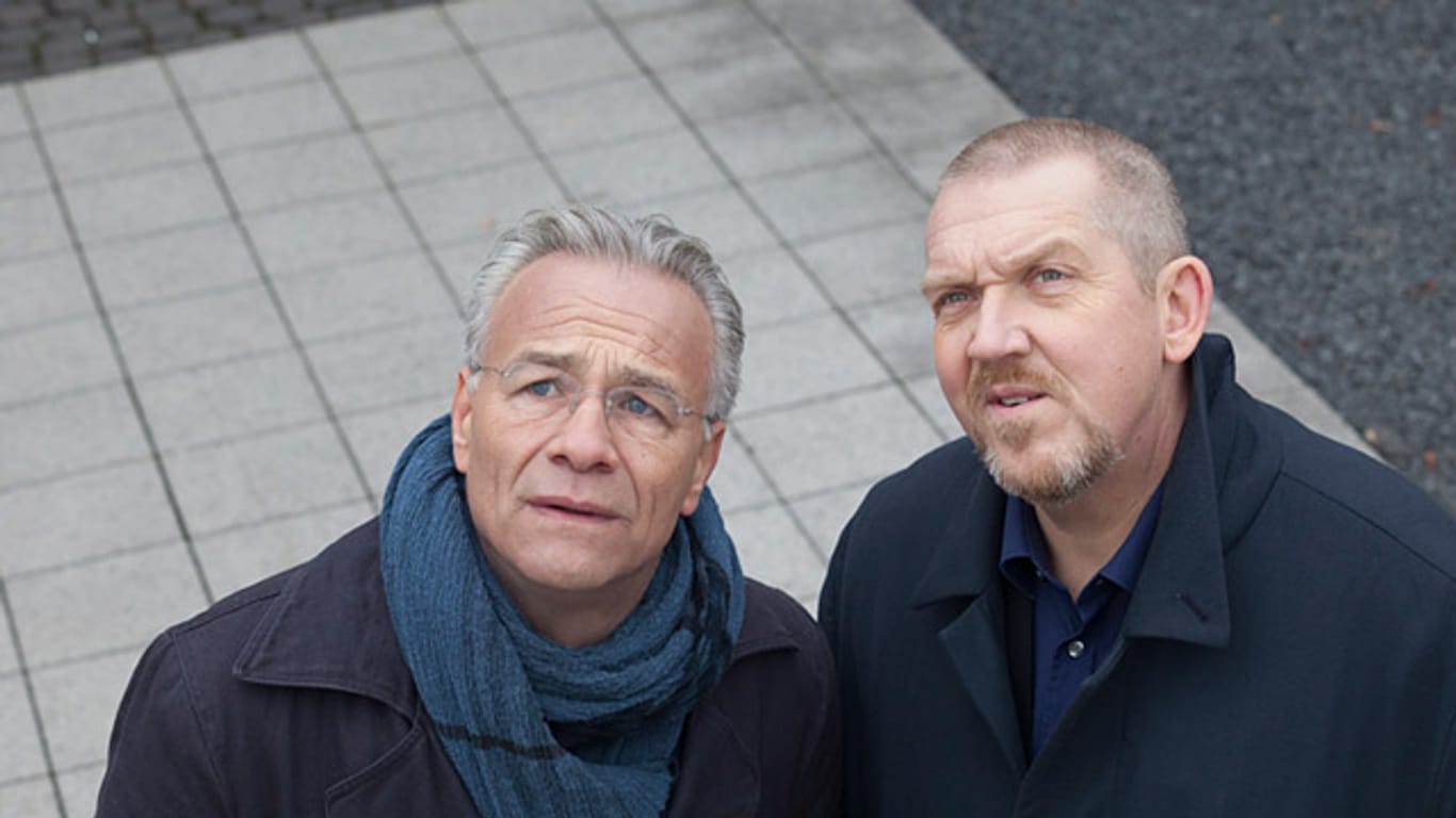 Die Kommissare Ballauf (Klaus J. Behrendt, l.) und Schenk (Dietmar Bär) werden im Tatort "Wahre Liebe" gefühlsduselig.
