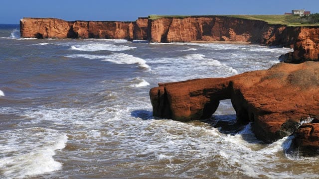 Ein Highlight auf den Iles de la Madeleine sind die rostroten Klippen.