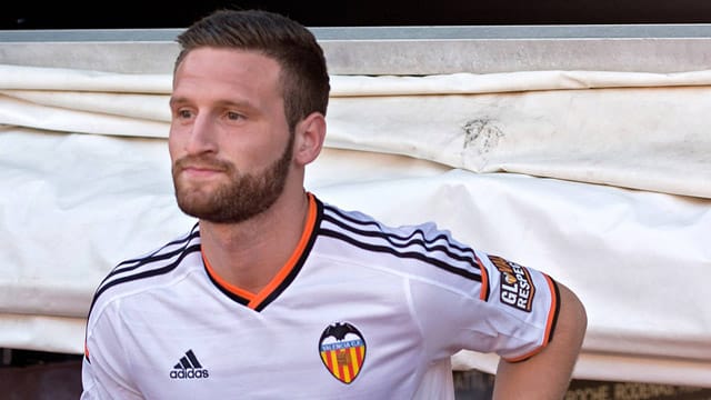 Weltmeister Shkodran Mustafi kommt zu seinem ersten Einsatz beim FC Valencia. Weltmeister Shkodran Mustafi kommt zu seinem ersten Einsatz beim FC Valencia.