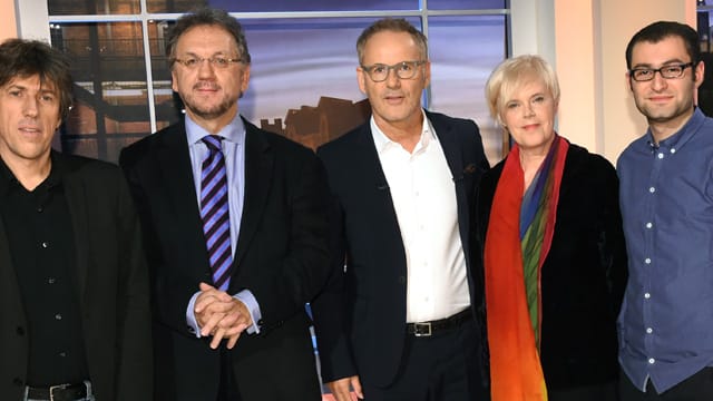 Moderator Beckmann (Mitte) und die Gäste seiner letzten Show: Günter Burkhardt, Heribert Prantl, Elise Bittenbinder und Aram Ali (l-r).