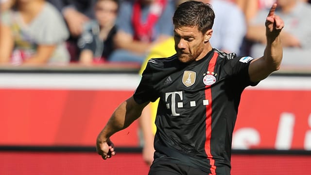 Xabi Alonso dirigiert das Spiel der Bayern seitdem er nach München wechselte. Xabi Alonso dirigiert das Spiel der Bayern seitdem er nach München wechselte.
