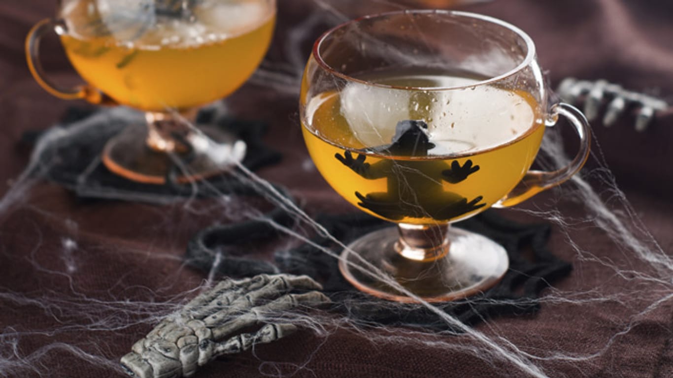 Zu einem richtigen Halloween-Cocktail gehört die passende Dekoration