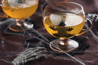 Zu einem richtigen Halloween-Cocktail gehört die passende Dekoration