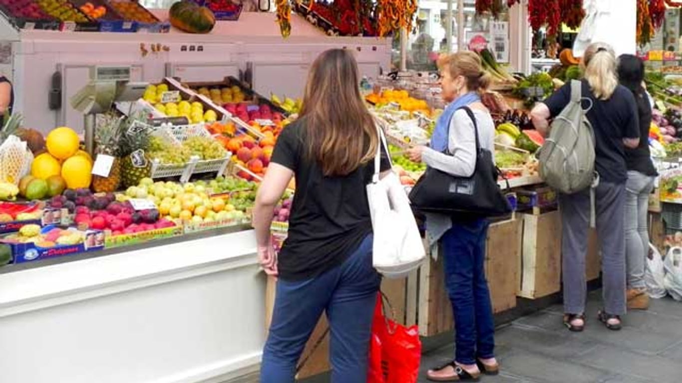 Frische Lebensmittel, Blumen, Kunsthandwerk und vieles mehr gibt es auf Roms Märkten zu kaufen.