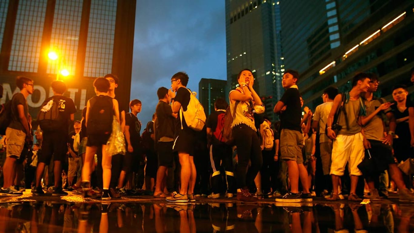 Hongkong: Demonstranten vor der Fahnenzeremonie am chinesischen Nationalfeiertag