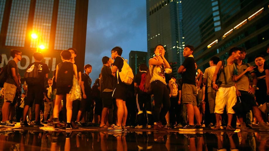 Hongkong: Demonstranten vor der Fahnenzeremonie am chinesischen Nationalfeiertag Hongkong: Demonstranten vor der Fahnenzeremonie am chinesischen Nationalfeiertag