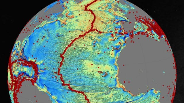 Karte des Atlantikbodens (farbig; Grau zeigt Kontinente): Erhebungen sind gelblich, rote Punkte stehen für stärkere Erdbeben - sie ballen sich an den Grenzen von Erdplatten. Karte des Atlantikbodens (farbig; Grau zeigt Kontinente): Erhebungen sind gelblich, rote Punkte stehen für stärkere Erdbeben - sie ballen sich an den Grenzen von Erdplatten.