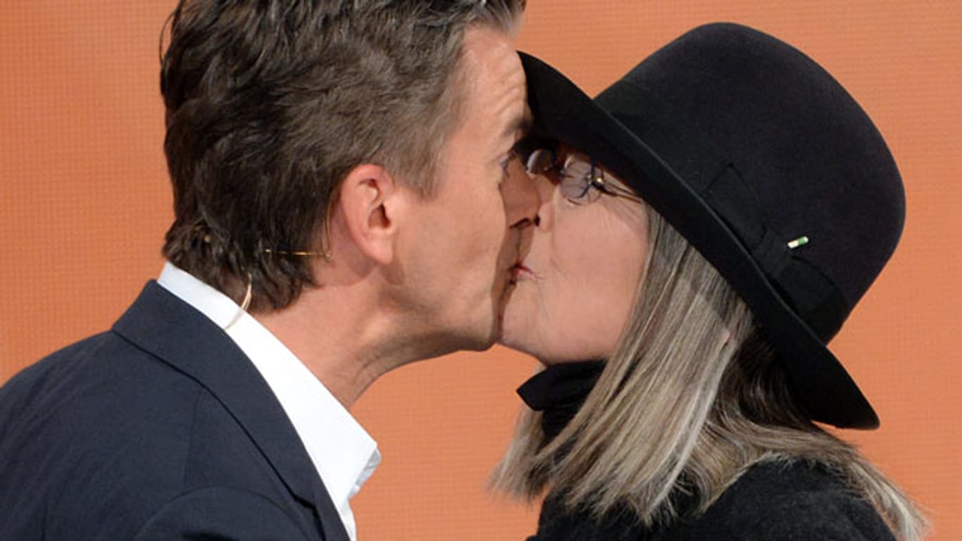 Das Küsschen für Markus Lanz war nur einer der Bussis, die US-Filmstar Diane Keaton in der Show verteilte.