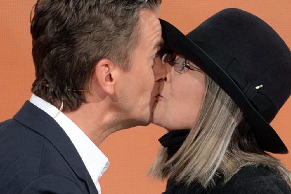 Das Küsschen für Markus Lanz war nur einer der Bussis, die US-Filmstar Diane Keaton in der Show verteilte.