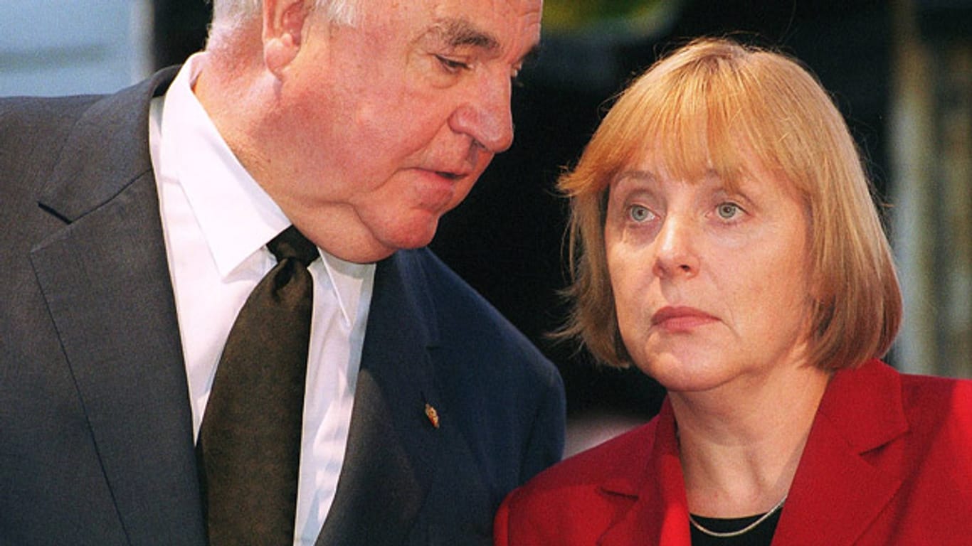 Altkanzler Helmut Kohl (CDU) hat in Gesprächen mit seinem Ghostwriter Heribert Schwan zum Teil drastisch mit seinen Parteifreunden abgerechnet.