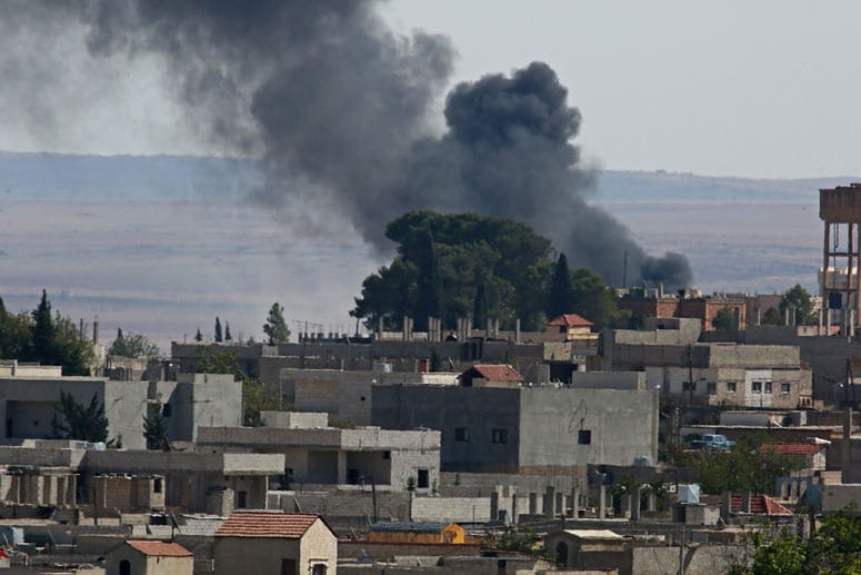 Nach den Angriffen durch IS-Terroristen steigt in Kobane Rauch auf