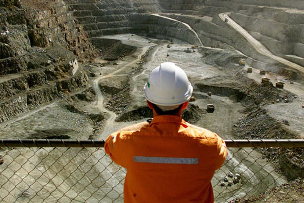 Wohlstand zulasten der Umwelt: Die größte Tagebau-Goldmine in Australien - Super Pit - offenbart das Ausmaß des Eingriffs in die Natur