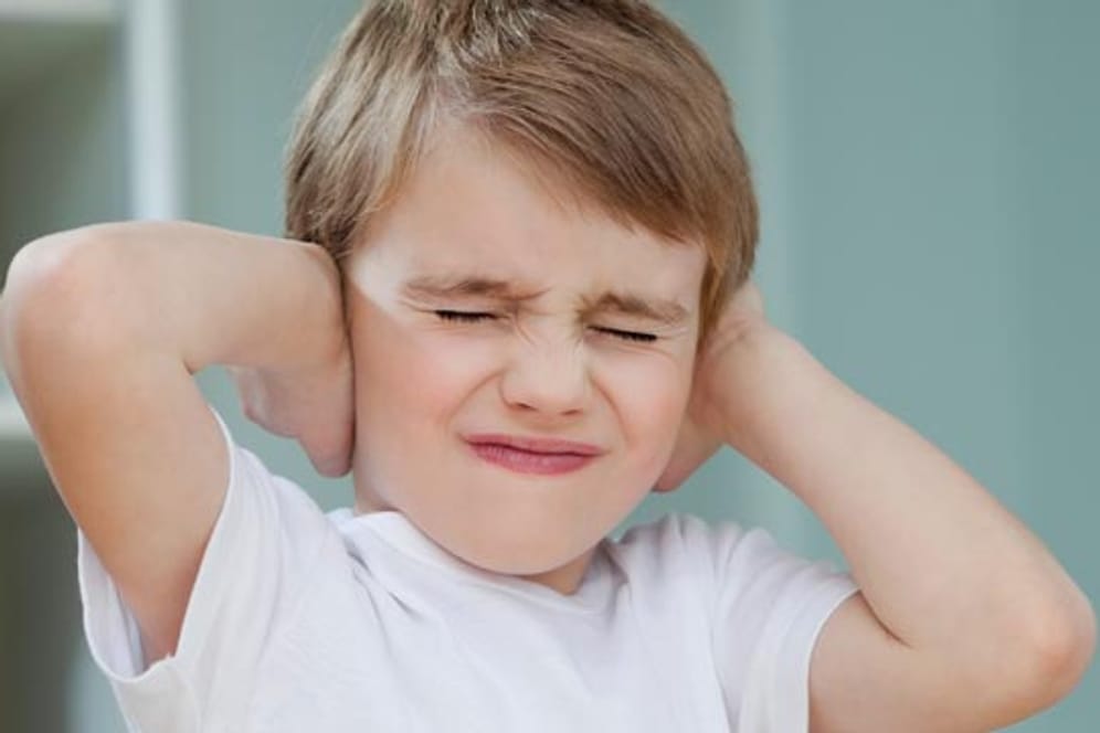 Bei zu starker Lärmbelastung kann auch schon bei Kindern das Gehört Schaden nehmen.