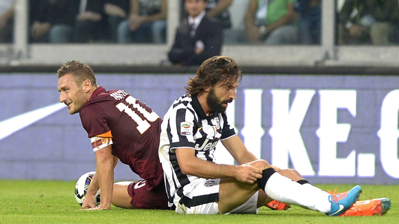 Mit Roms Totti und Turins Pirlo (re.) trafen zwei Legenden aufeinander - doch die Diskussionen drehen sich um den Schiedsrichter.