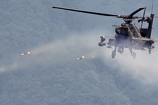 Die USA setzten im Irak Hubschrauber des Typs Apache ein