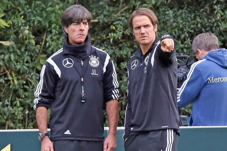 Bundestrainer Joachim Löw (li.) und sein neuer Co-Trainer Thomas Schneider.