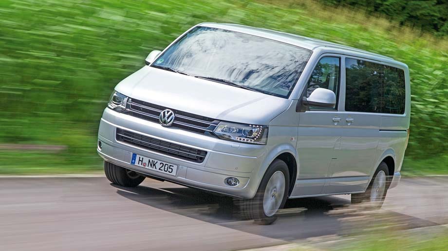 Im Preissektor bis 35.000 Euro stritten sich zwei VW-Modelle um Platz eins. Letztlich ging der erste Platz an den VW Multivan, der somit den VW Sharan auf Rang zwei verdrängte.