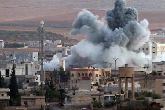 Dass die Luftschläge der Alliierten gegen die IS-Milliz das Stadtgebiet von Kobane treffen, zeigt, wie weit die Gotteskrieger im Kampf um die syrische Kurdenstadt schon vorgerückt sind