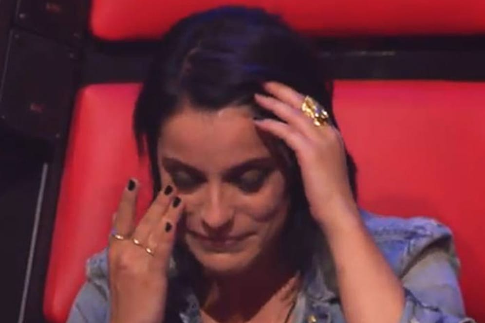Stefanie Kloß kann bei "The Voice of Germany" ihre Tränen nicht zurückhalten.