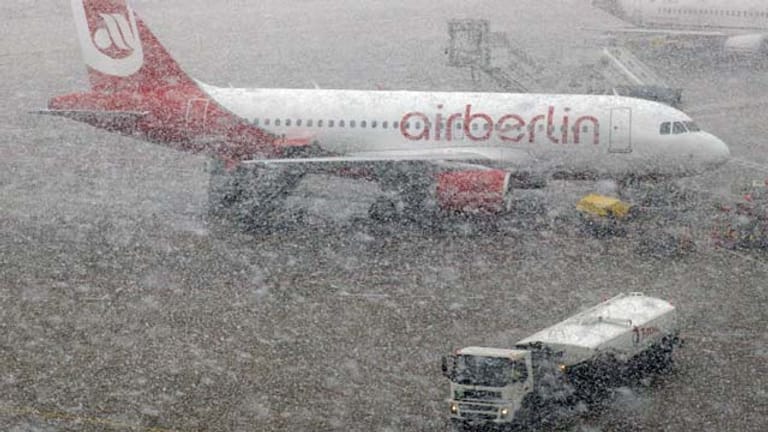 Schnee kann zu Problemen im Flugverkehr führen.