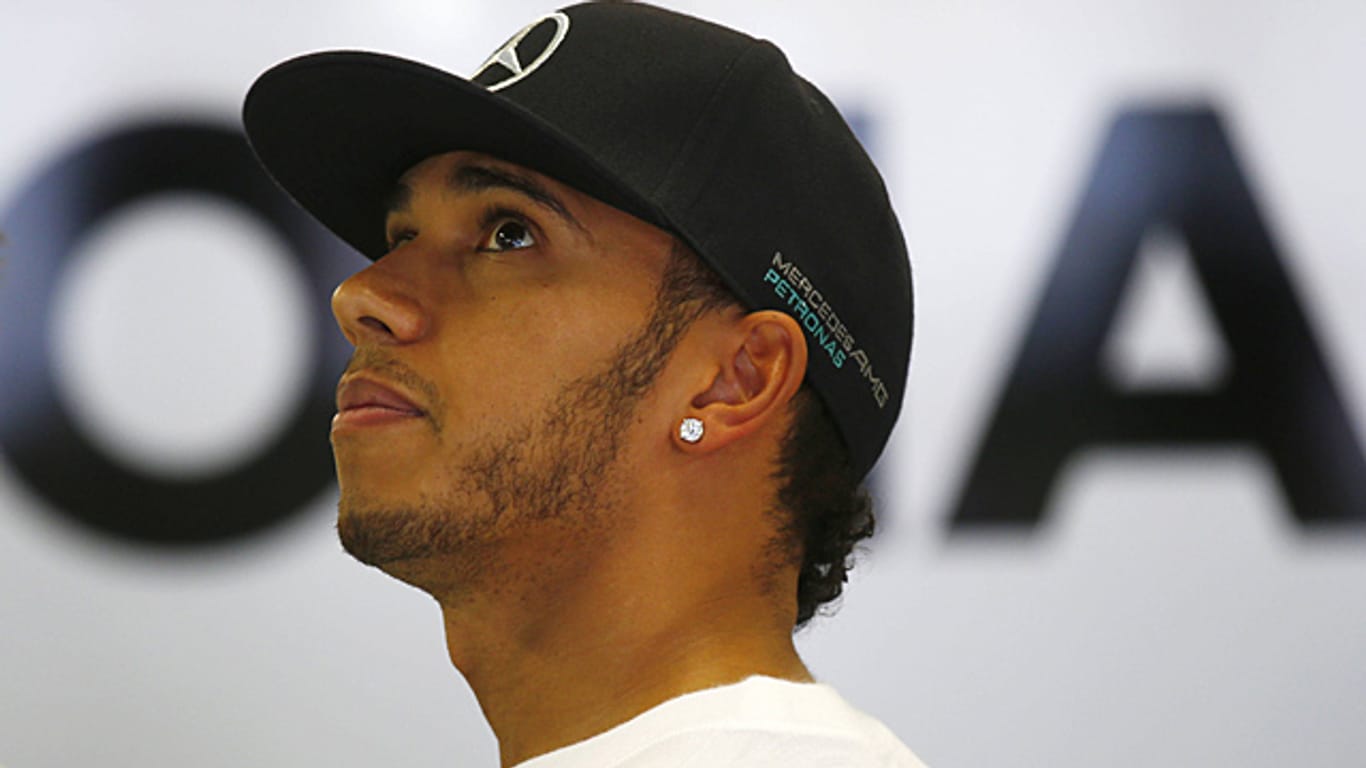Gedankenversunken: Lewis Hamilton nach seinem Sieg beim Rennen in Sotschi.