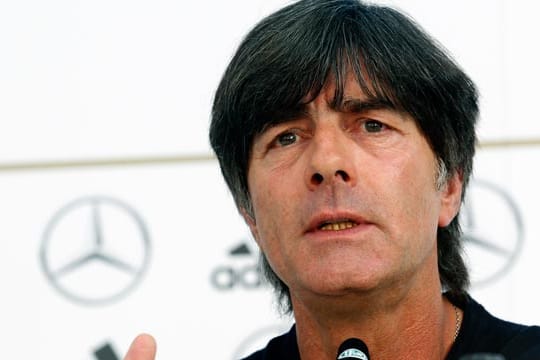 Für Bundestrainer Joachim Löw trägt die Nationalmannschaft keine Schuld an der gestiegenen Belastung der Profis.