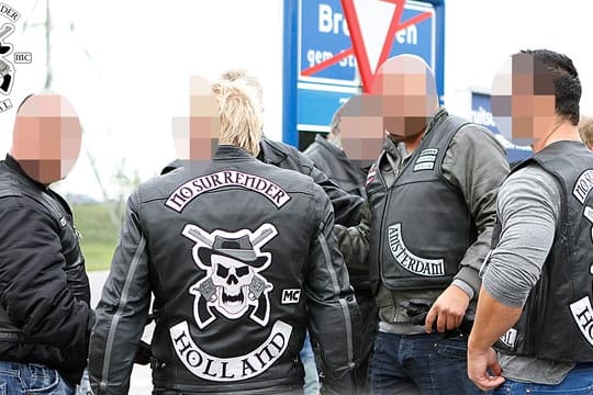 Mitglieder des Rockerclubs No Surrender MC