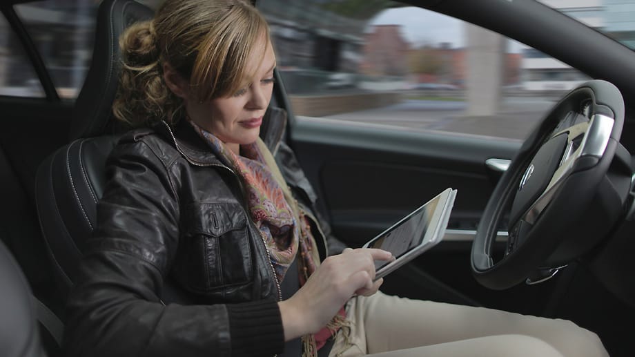 Volvo Drive Me: Während der Fahrt auch mal E-Mails checken - kein Problem.