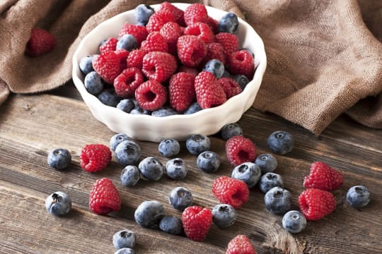 Aus den süßen Beeren können Sie leckeren Saft machen