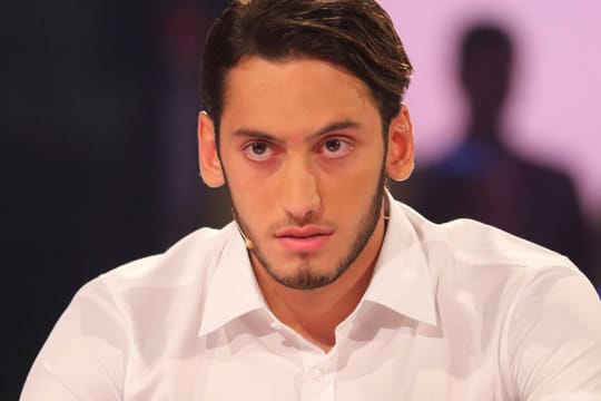 Bayer-Profi Hakan Calhanoglu nimmt im ZDF-Sportstudio kein Blatt vor den Mund.