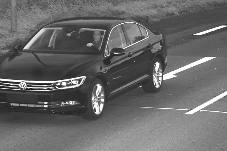 Hier fährt der Dieb mit dem nagelneuen VW Passat in eine Radarfalle