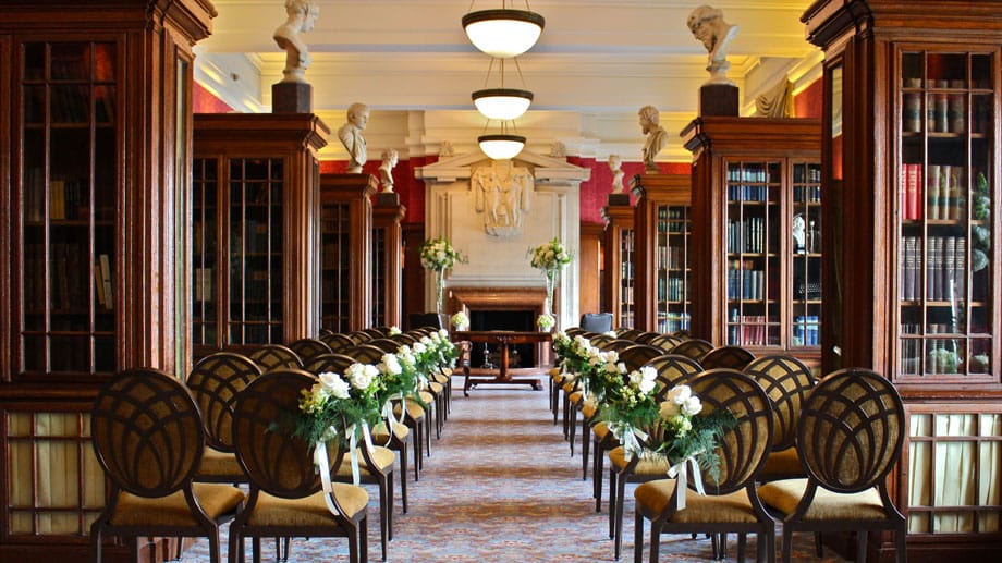 Das Fünf-Sterne-Hotel Marriott County Hall liegt in der englischen Metropolen-Stadt London, unmittelbar an der Themse.