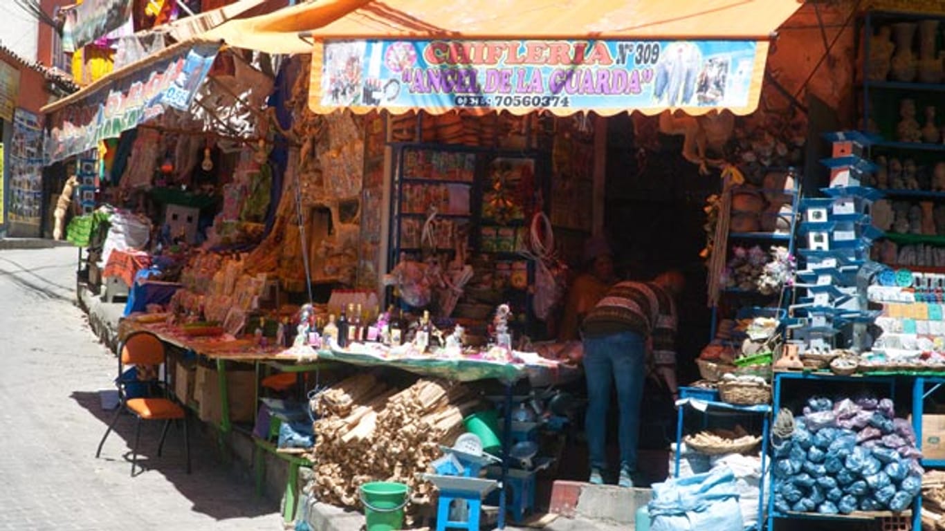 Der Hexenmarkt von La Paz lockt mit okkulten Angeboten.