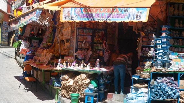 Der Hexenmarkt von La Paz lockt mit okkulten Angeboten.