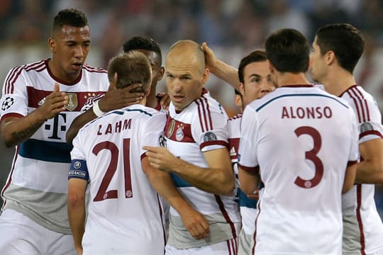 Jubeltraube des FC Bayern in Rom