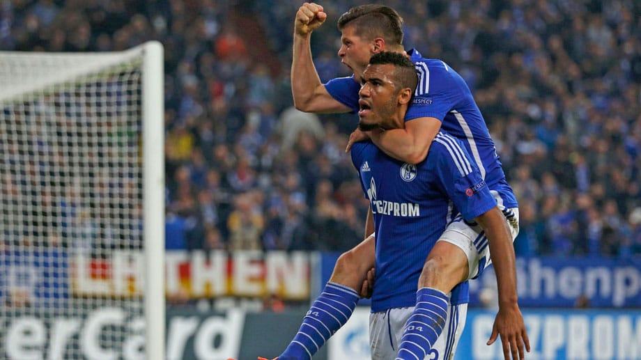 Die beiden S04-Offensivakteure Klaas Jan Huntelaar und Eric Maxim Choupo-Moting (vorne) beim Torjubel. Die beiden S04-Offensivakteure Klaas Jan Huntelaar und Eric Maxim Choupo-Moting (vorne) beim Torjubel.