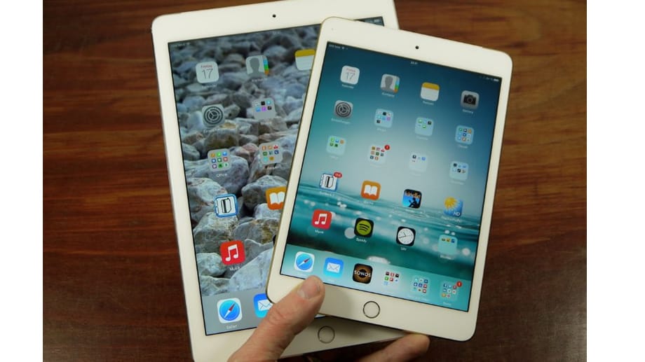 Ähnliche Optik, unterschiedliche Zielgruppen: iPad Air 2 (l.) und iPad mini 3 trennen nicht nur die vielen technischen Vorzüge des neuen iPad Air, sondern auch ein Preisunterschied von 100 Euro.