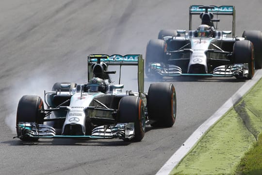 Derzeit liefern sich Nico Rosberg (links) und Lewis Hamilton einen beinharten WM-Kampf. Werden die Karten 2015 neu gemischt?