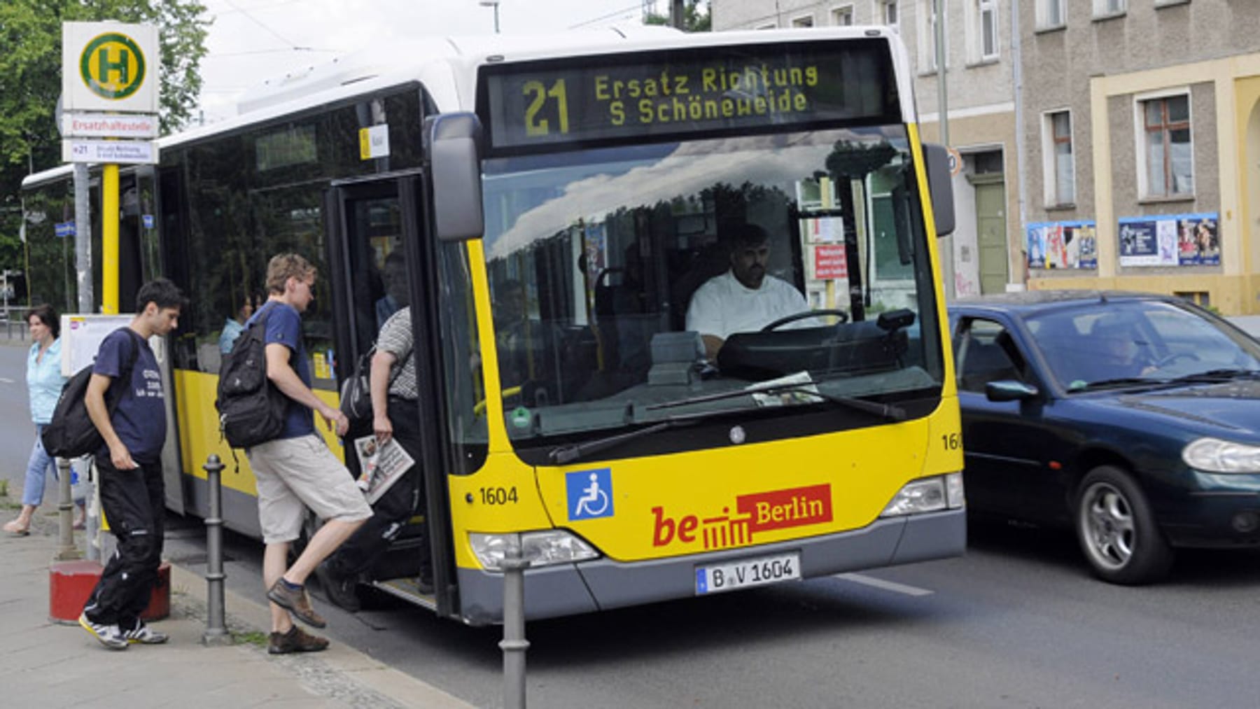 StVO So sind die Verkehrsregeln an Bushaltestellen StVO So sind die Verkehrsregeln an Bushaltestellen
