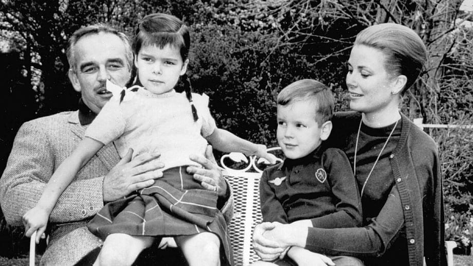 Fürst Rainier III., Fürstin Gracia Patricia und ihre Kinder Albert und Caroline 1963.