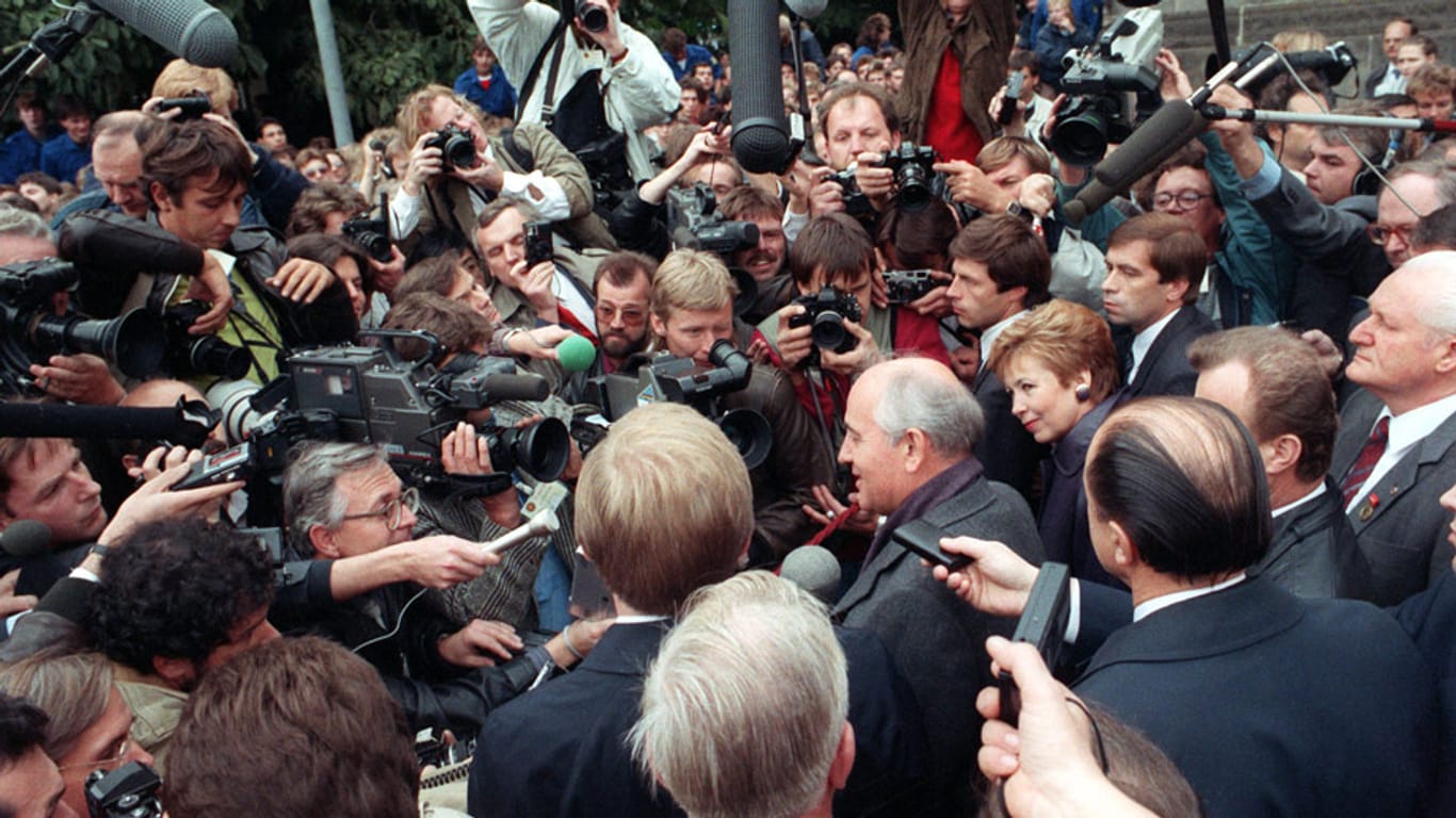 Michail Gorbatschow besuchte 1989 Ost-Berlin - und irgendwie wurde dabei einer der bekanntesten Slogans der Wende geboren